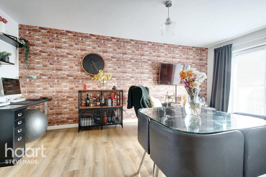 Admiral Drive, Stevenage 2 bed apartment for sale £220,000