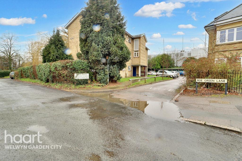 Roe Green Lane, HATFIELD 2 bed flat for sale £250,000