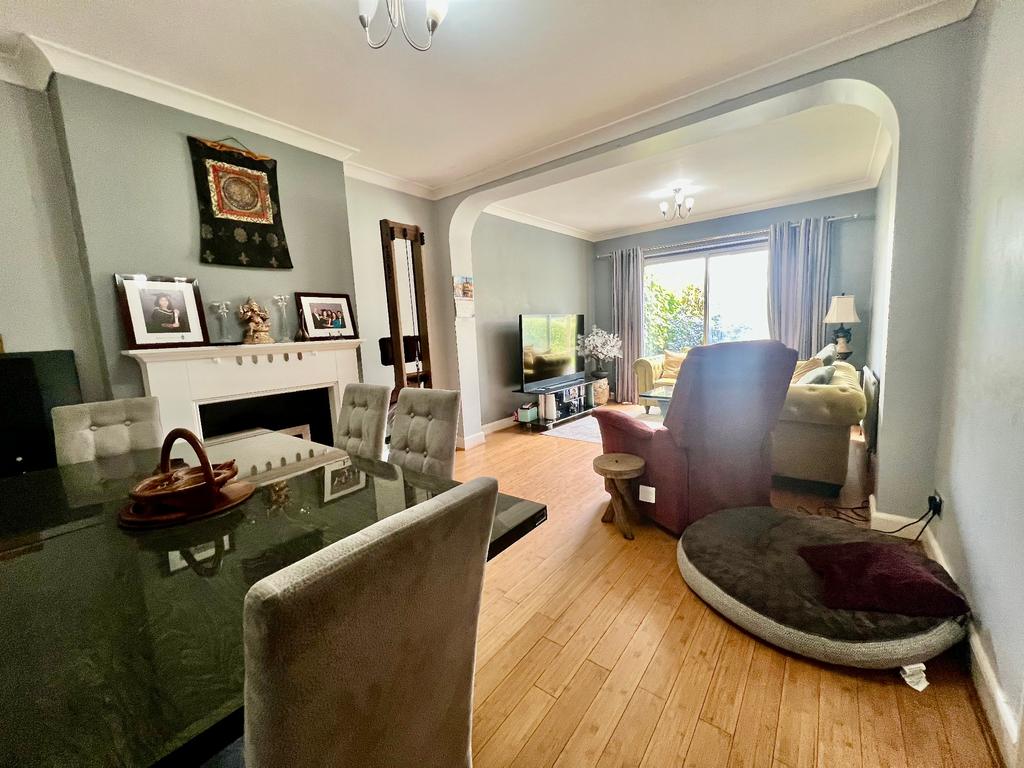 Pinner Hill Road, Pinner, HA5 4 bed detached house for sale £1,100,000