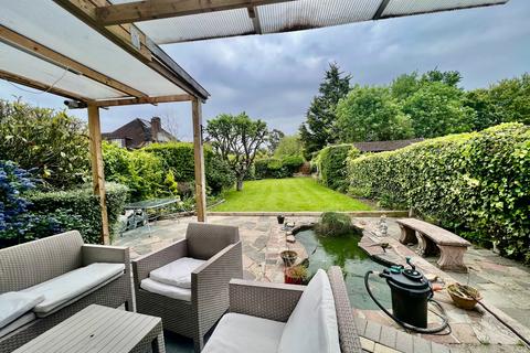 4 bedroom detached house for sale, Pinner Hill Road, Pinner, HA5