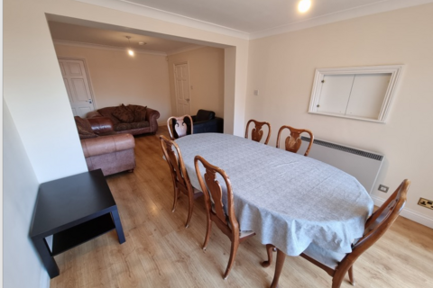 6 bedroom terraced house to rent, Amroth Mews, Leamington Spa, Warwickshire, CV31