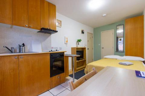 Studio to rent, Penywern Road, Earls Court, London, SW5