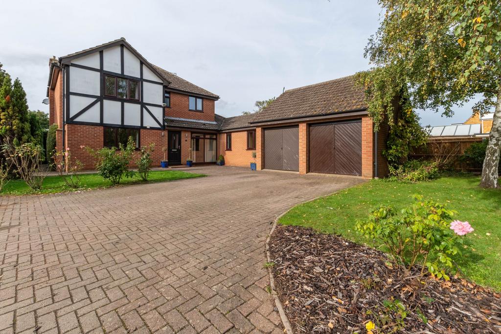 Yaxley, Peterborough PE7 5 bed detached house for sale £650,000