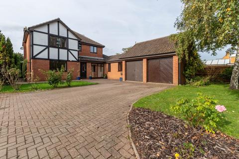5 bedroom detached house for sale - Yaxley, Peterborough PE7