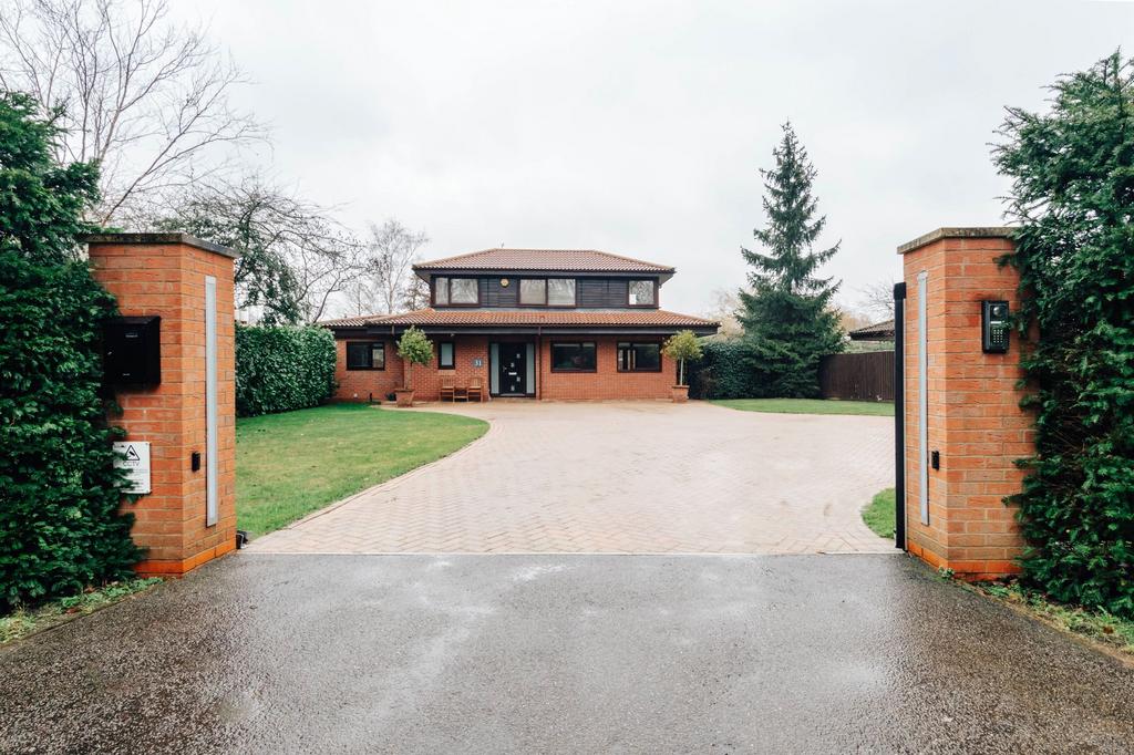 Peterborough PE3 4 bed detached house for sale £875,000