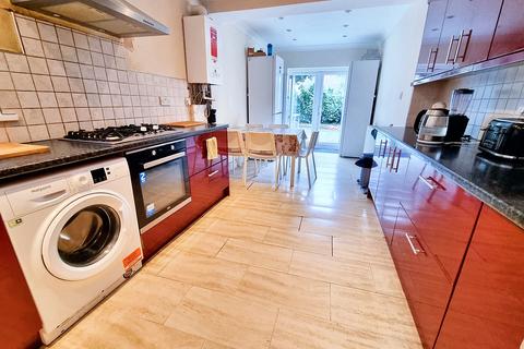 5 bedroom terraced house for sale - Forest Road, London E7