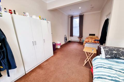 5 bedroom terraced house for sale, Forest Road, London E7