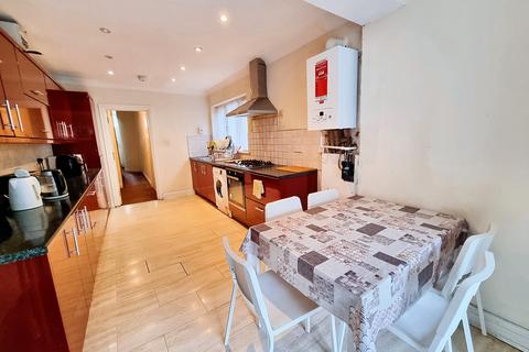 5 bedroom terraced house for sale, Forest Road, London E7