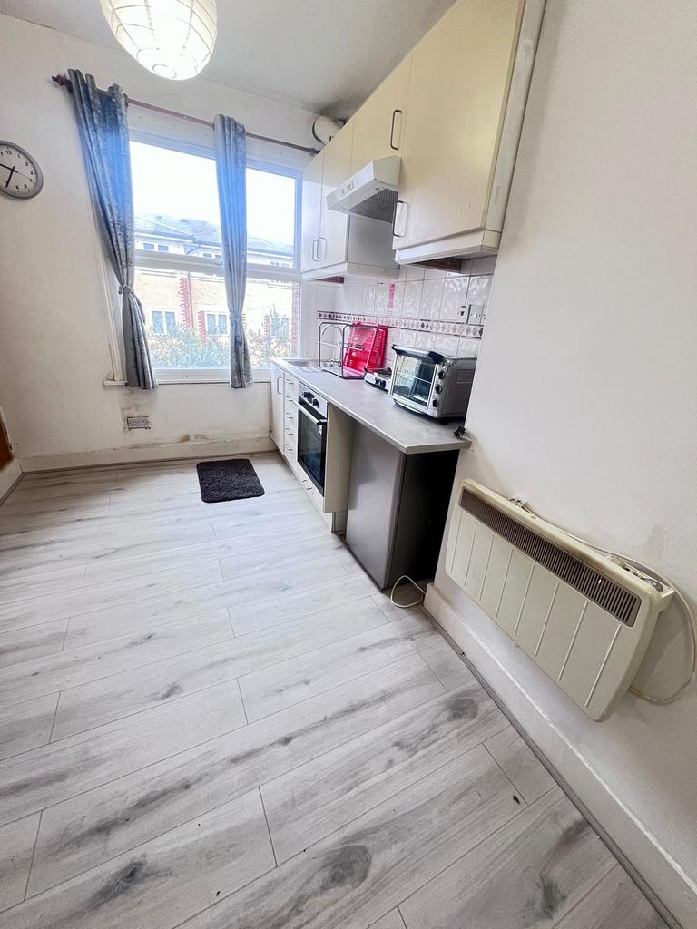 Studio Flat on Iconic Stoke Newington Church Stre