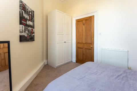 5/2 Bellevue Place, Edinburgh, EH7 4BS