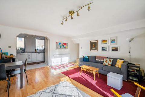 20 Cape Yard, London, E1W 2JU