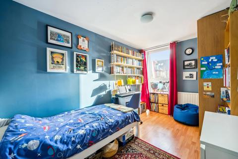 20 Cape Yard, London, E1W 2JU