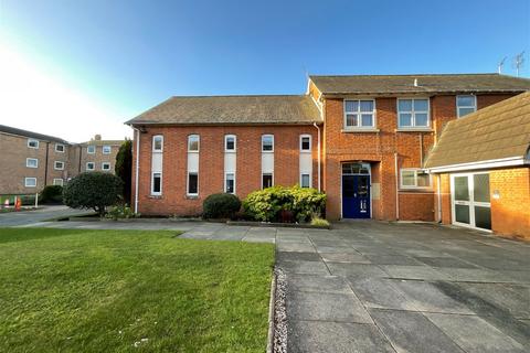 3 bedroom flat for sale, Brentwood Court, Southport PR9