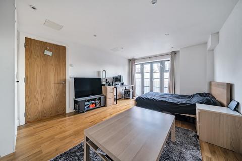 2 bedroom apartment for sale, Oak End Way, Gerrards Cross, Buckinghamshire