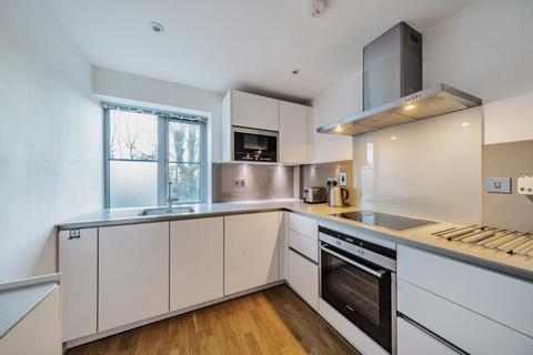 2 bedroom apartment for sale, Oak End Way, Gerrards Cross, Buckinghamshire