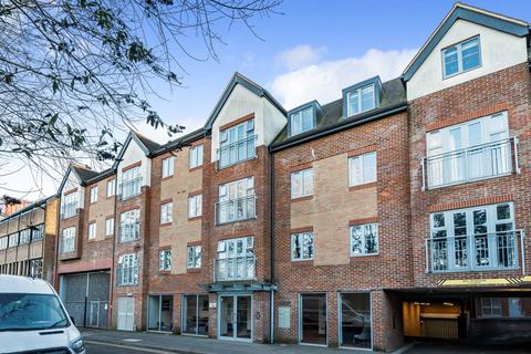 2 bedroom apartment for sale, Oak End Way, Gerrards Cross, Buckinghamshire