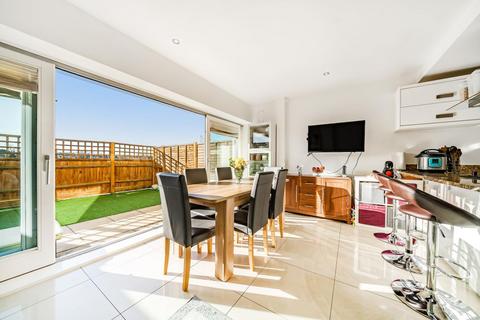 44 Greenview Drive, Raynes Park, London, SW20 9DS