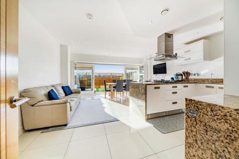 44 Greenview Drive, Raynes Park, London, SW20 9DS