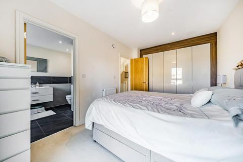 44 Greenview Drive, Raynes Park, London, SW20 9DS