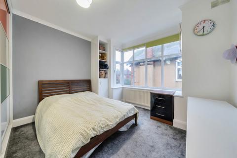 2 bedroom maisonette for sale, West End Court, West End Avenue, Pinner, HA5