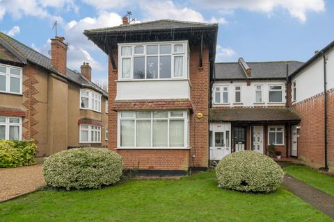 15 West End Court, Pinner, HA5 1BP