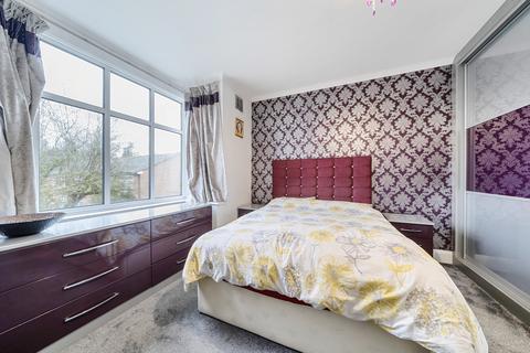 15 West End Court, Pinner, HA5 1BP