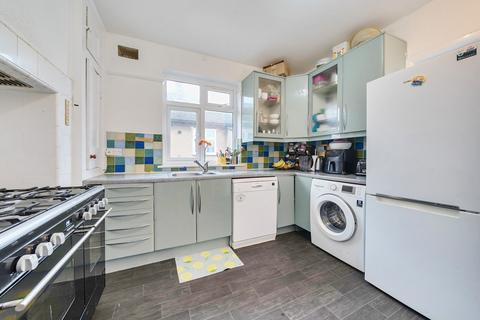 15 West End Court, Pinner, HA5 1BP