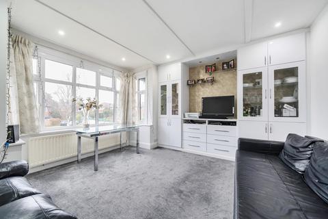 15 West End Court, Pinner, HA5 1BP
