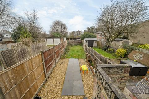 15 West End Court, Pinner, HA5 1BP