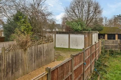 15 West End Court, Pinner, HA5 1BP