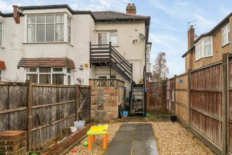 15 West End Court, Pinner, HA5 1BP