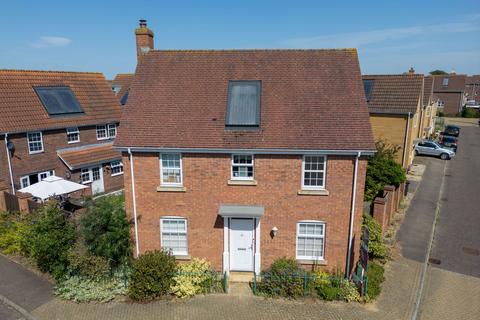 4 bedroom detached house for sale, Bullfinch Drive, Harleston