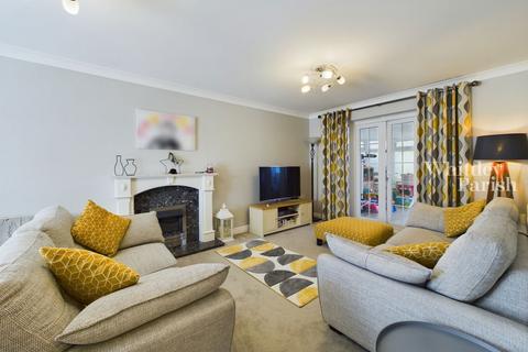 38 Bullfinch Drive, Harleston, IP20 9FB