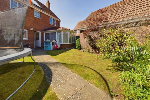 38 Bullfinch Drive, Harleston, IP20 9FB