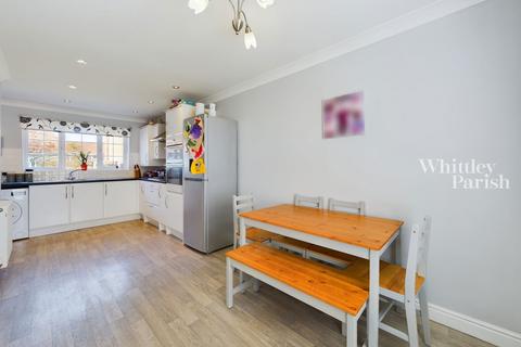 38 Bullfinch Drive, Harleston, IP20 9FB
