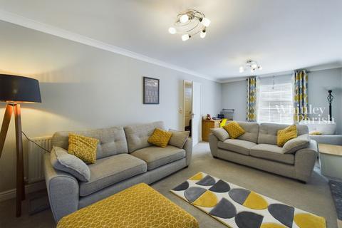 38 Bullfinch Drive, Harleston, IP20 9FB