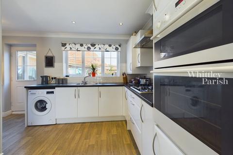 38 Bullfinch Drive, Harleston, IP20 9FB