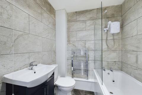 131 Drayton Walk, Northampton, NN2 7SD