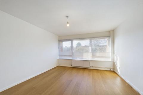 131 Drayton Walk, Northampton, NN2 7SD