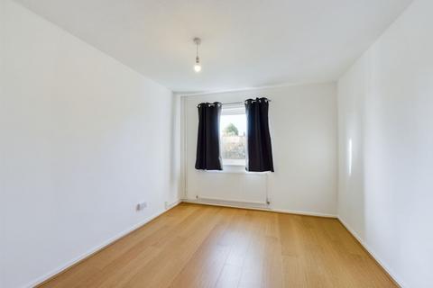131 Drayton Walk, Northampton, NN2 7SD