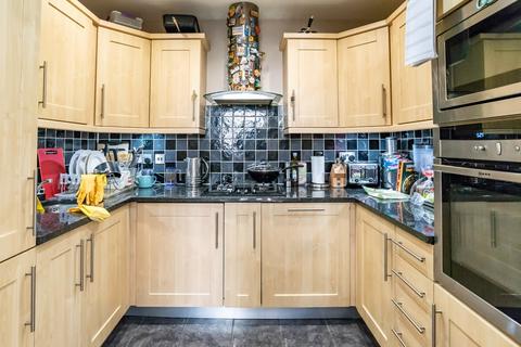 2 bedroom apartment for sale, Royal Drive, London  N11