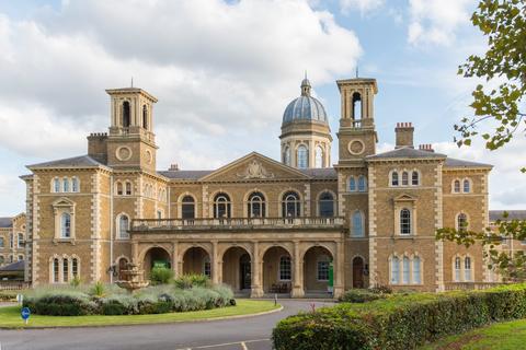 2 bedroom apartment for sale, Royal Drive, London  N11