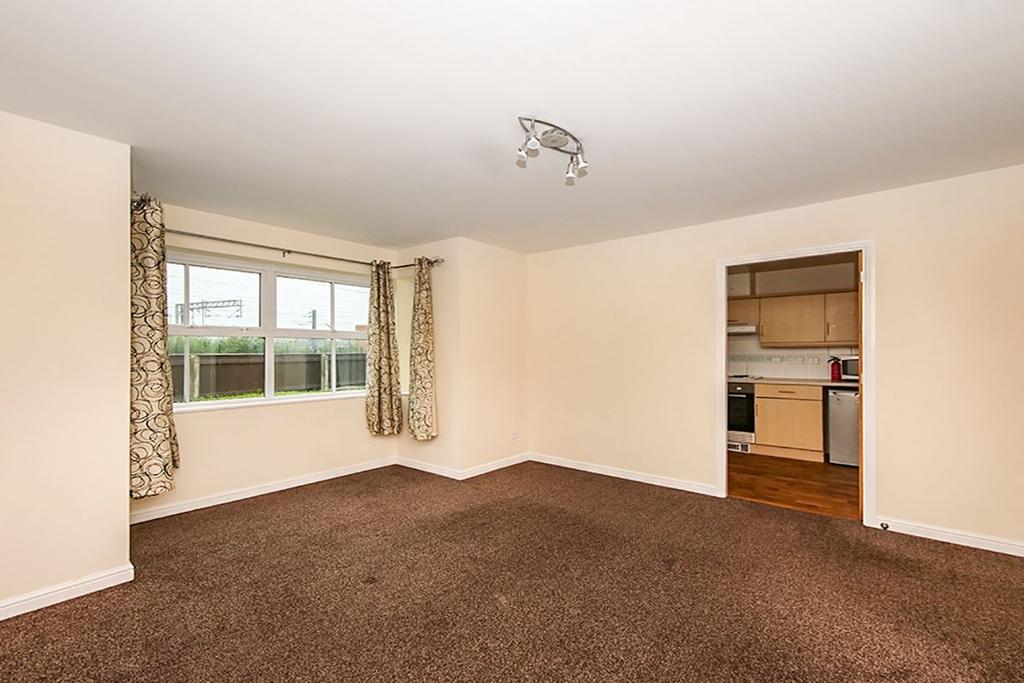 Beaconsfield Road, London N11 2 bed flat for sale £375,000