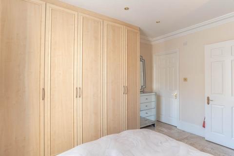 2 bedroom apartment to rent, Royal Drive, London  N11