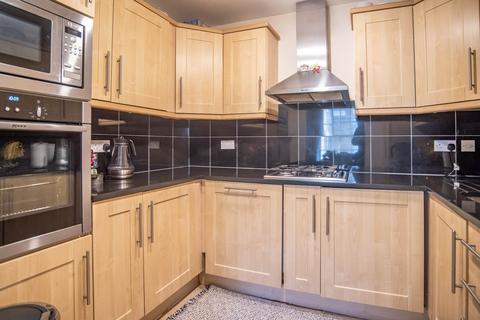 2 bedroom apartment to rent, Royal Drive, London  N11