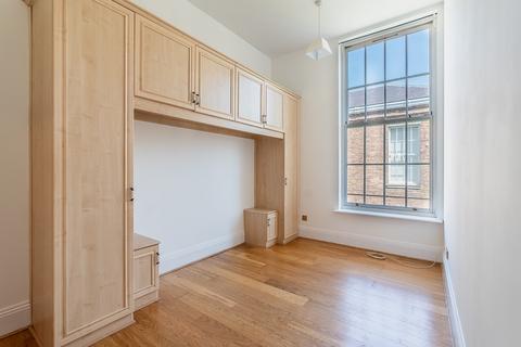 3 bedroom apartment to rent - Royal Drive, London N11