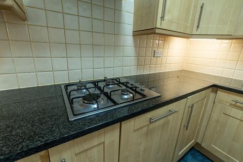 3 bedroom apartment to rent, Royal Drive, London N11