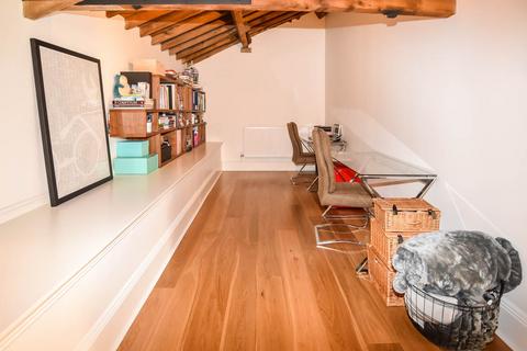 undefined, Royal Drive, London N11