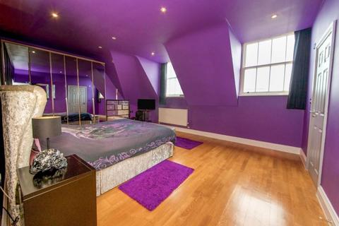 2 bedroom apartment to rent, Royal Drive, London N11