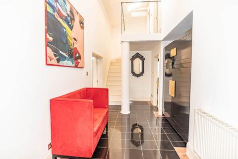 undefined, Royal Drive, London N11
